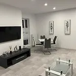 Stunning 2-Room Penthouse With Lakeview W11