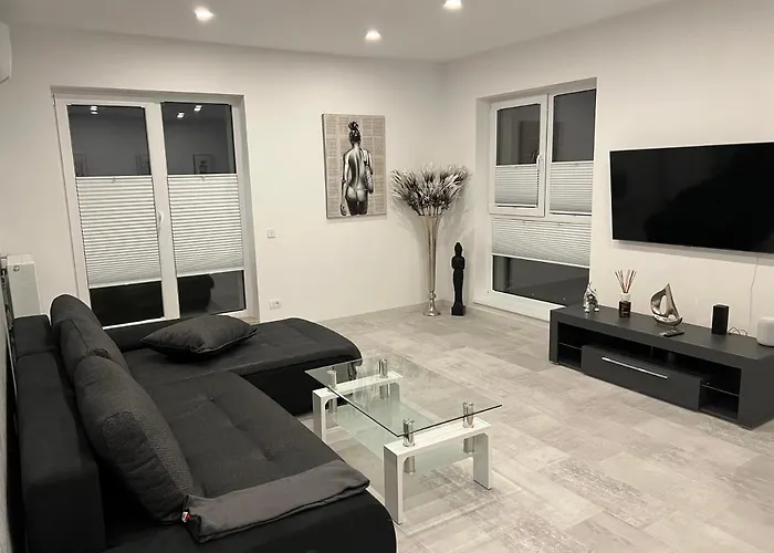 Stunning 2-Room Penthouse With Lakeview W11