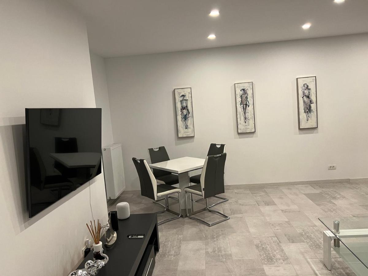 Stunning 2-room Penthouse With Lakeview W11 Apartment *