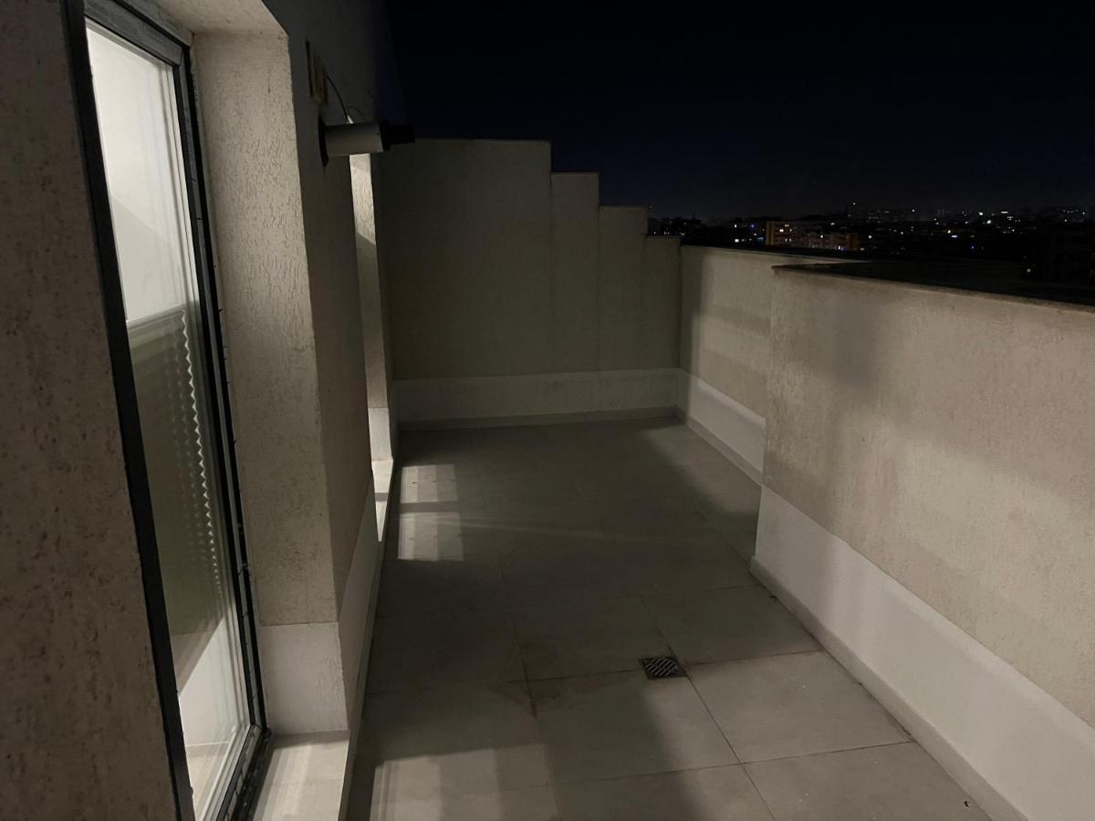 Stunning 2-room Penthouse With Lakeview W11 Apartment Bucharest