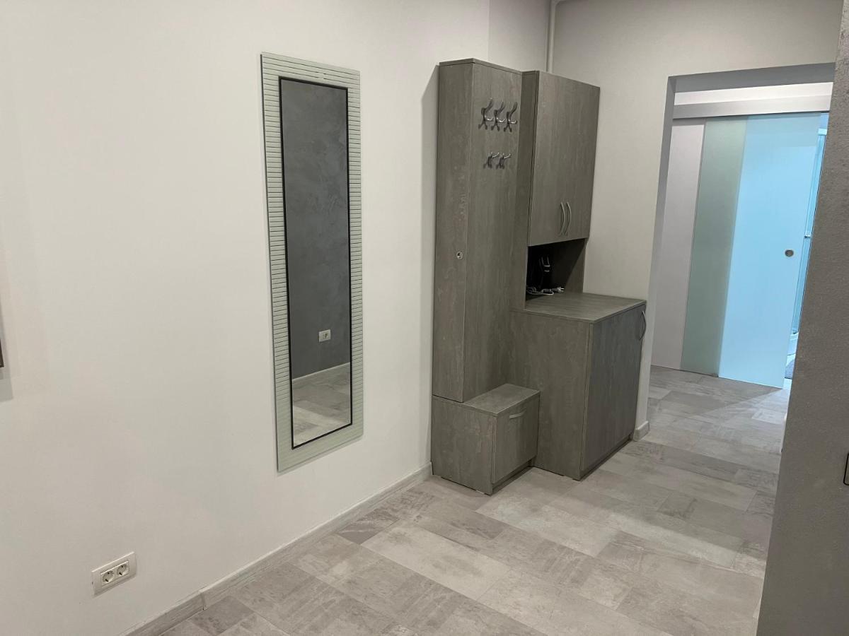 Stunning 2-room Penthouse With Lakeview W11 Apartment *