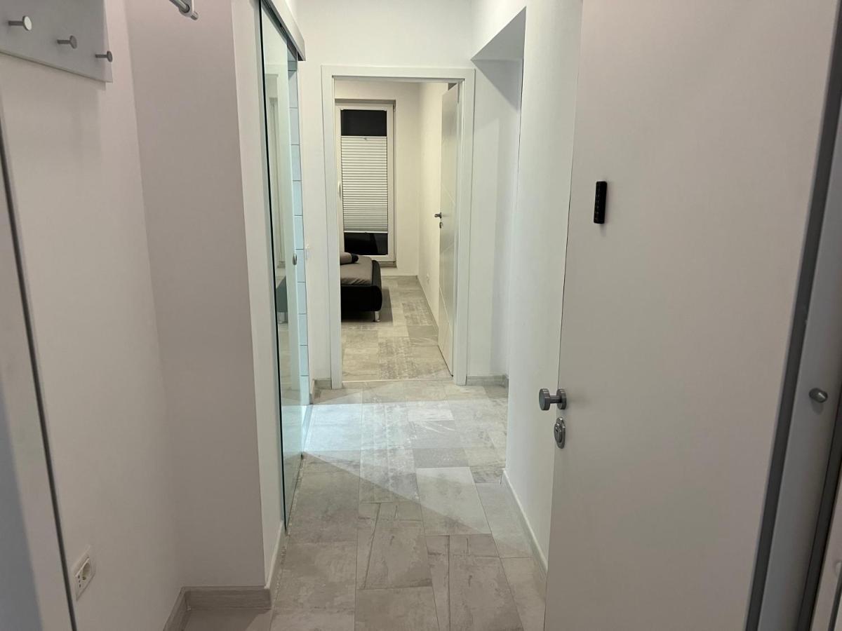Stunning 2-room Penthouse With Lakeview W11 Apartment *