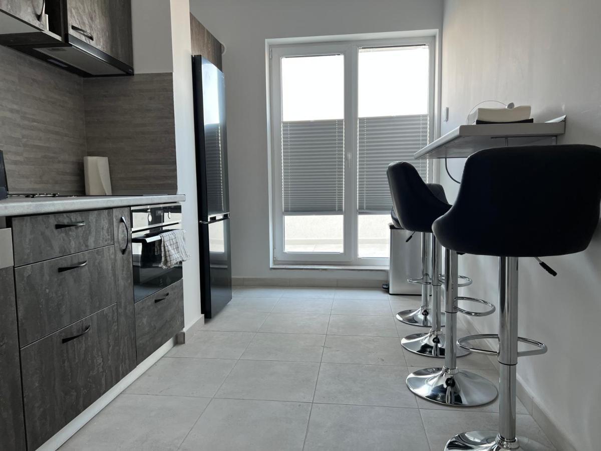 Stunning 2-room Penthouse With Lakeview W11