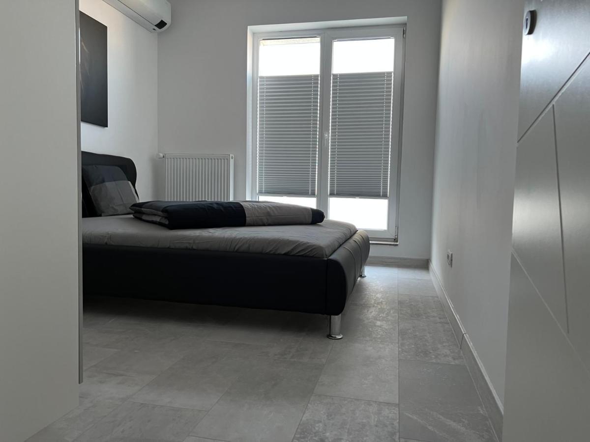 Stunning 2-room Penthouse With Lakeview W11 Apartment