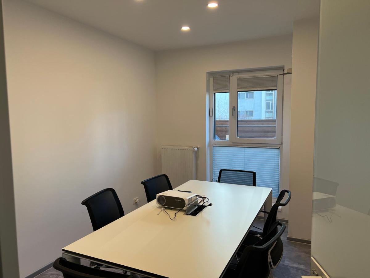 Stunning 2-room Penthouse With Lakeview W11 Apartment *