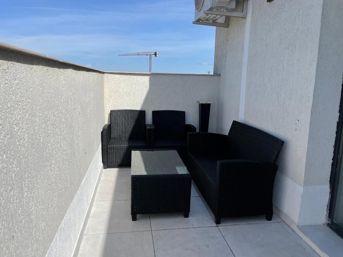 Apartment Stunning 2-room Penthouse With Lakeview W11 *